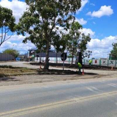 Prefeitura de Itabuna realiza serviços de microdrenagem, desobstrução de bueiros e roçagem da vegetação em canal