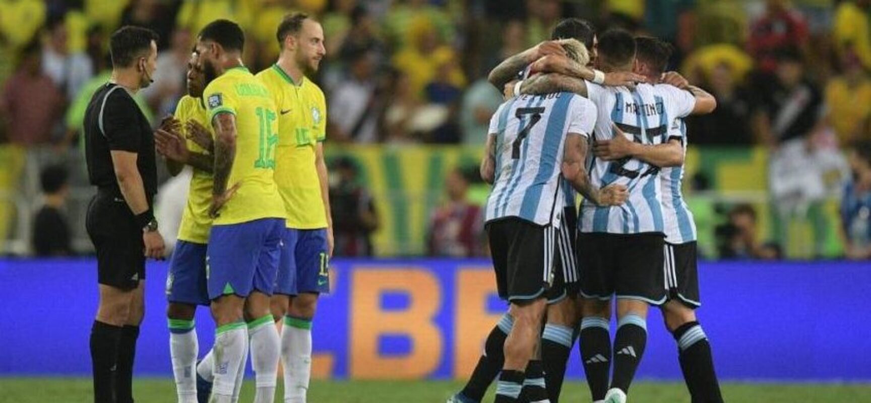 Brasil perde para a Argentina e amarga terceira derrota consecutiva sob o comando de Diniz