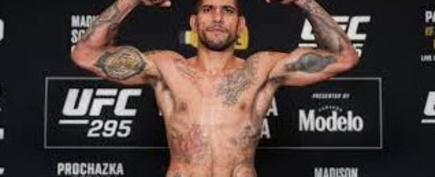 Brasileiro Alex Poatan vence Jiri Prochazka e conquista 2º cinturão do UFC