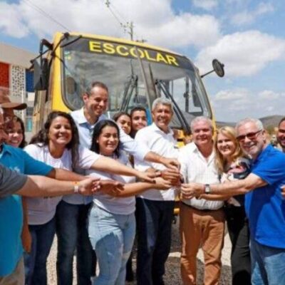 Jerônimo entrega obras de educação, infraestrutura e abastecimento de água em Bom Jesus da Serra