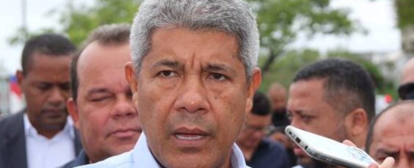 Jerônimo entrega reforma do mercado municipal e autoriza licitação para obras na BA-001