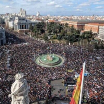 Milhares de espanhóis protestam contra proposta de anistia a separatistas catalães