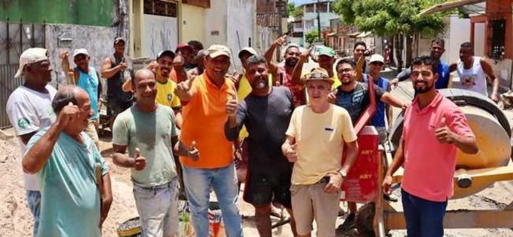 Prefeito confere pavimentação comunitária na Vila Lídia, Zona Norte de Ilhéus