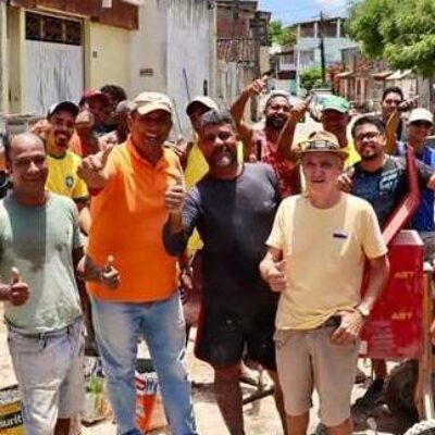 Prefeito confere pavimentação comunitária na Vila Lídia, Zona Norte de Ilhéus