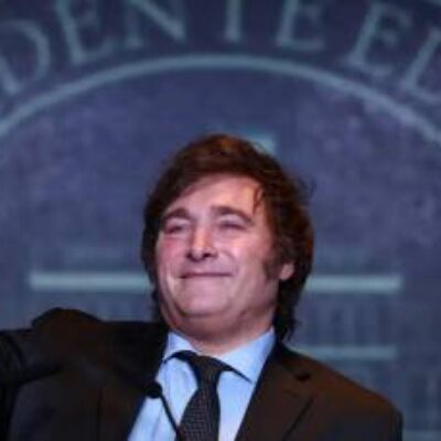 Bolsa da Argentina fecha em nova máxima histórica à espera de pacote econômico