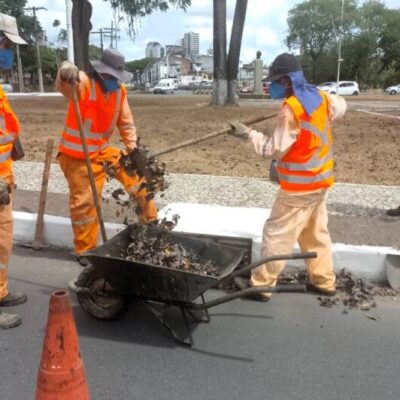 Prefeitura intensifica a preparação de Itabuna para as chuvas de verão com a limpeza de bueiros e canais