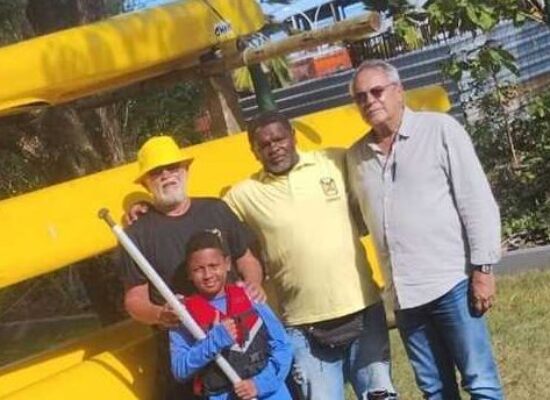 Maramata, C.R. Jorge Amado e Sudesb oferecem curso de canoagem de velocidade na Baía do Pontal
