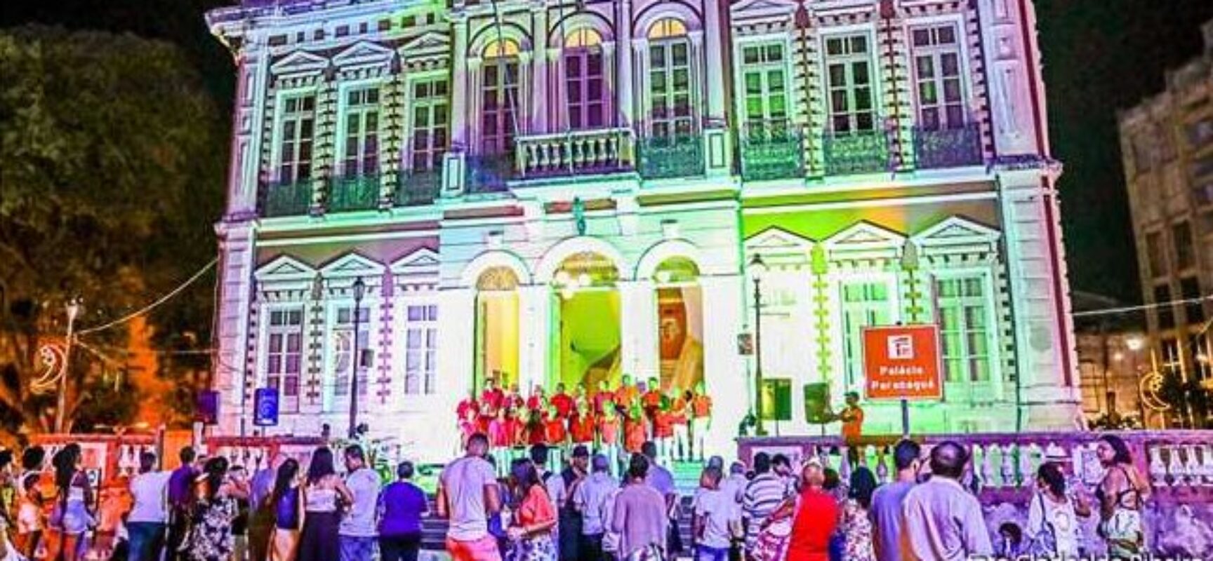 Cantatas de Natal começam nesta terça (12); corais se apresentam nas escadarias do Palácio Paranaguá