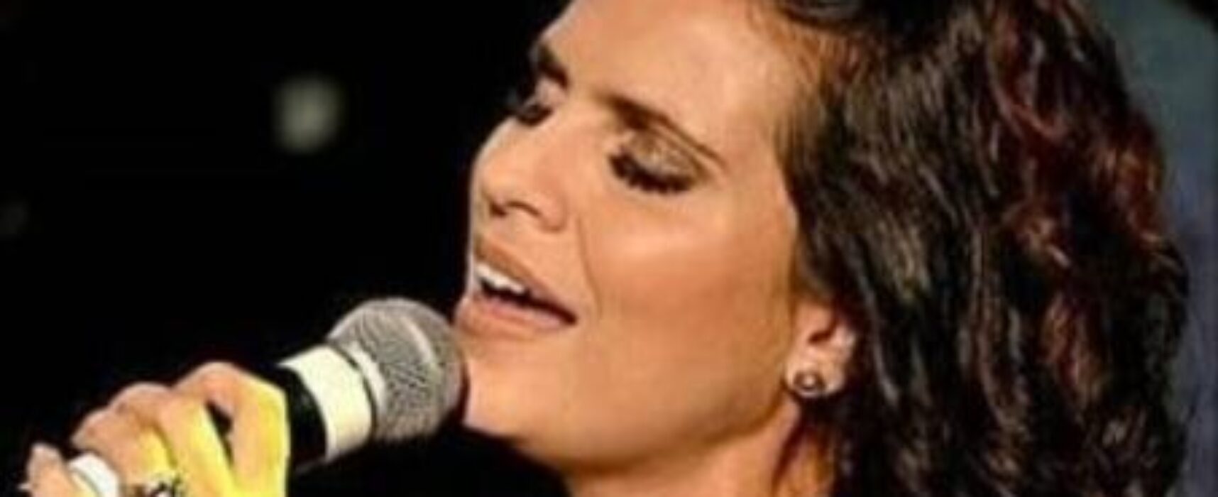 Aline Barros é a atração nacional do Celebra Itabuna nesta segunda noite