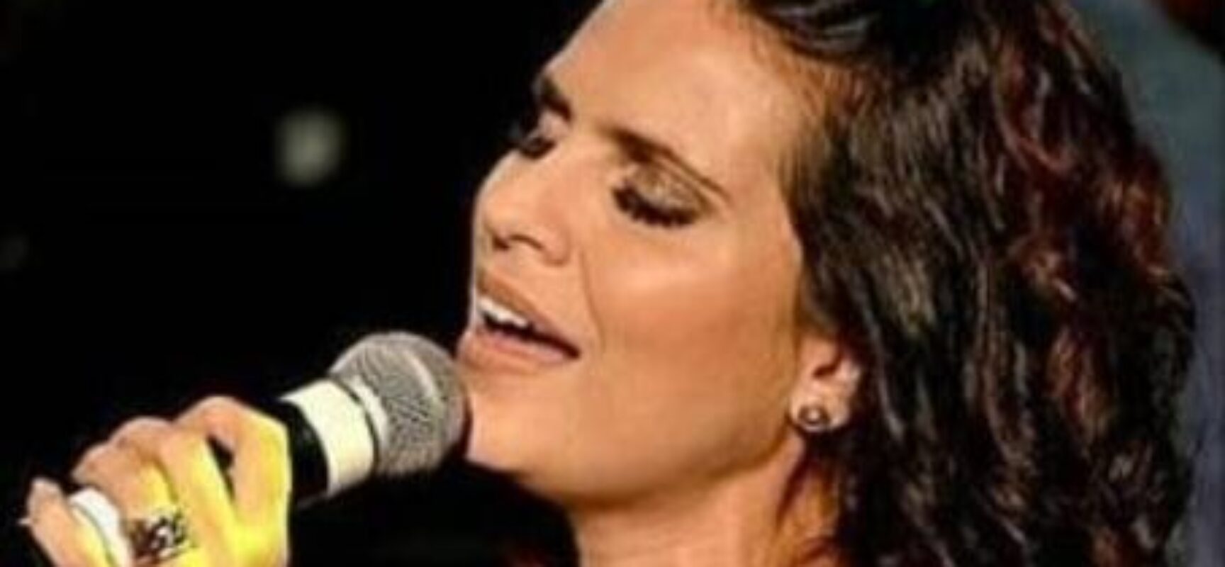Aline Barros é a atração nacional do Celebra Itabuna nesta segunda noite