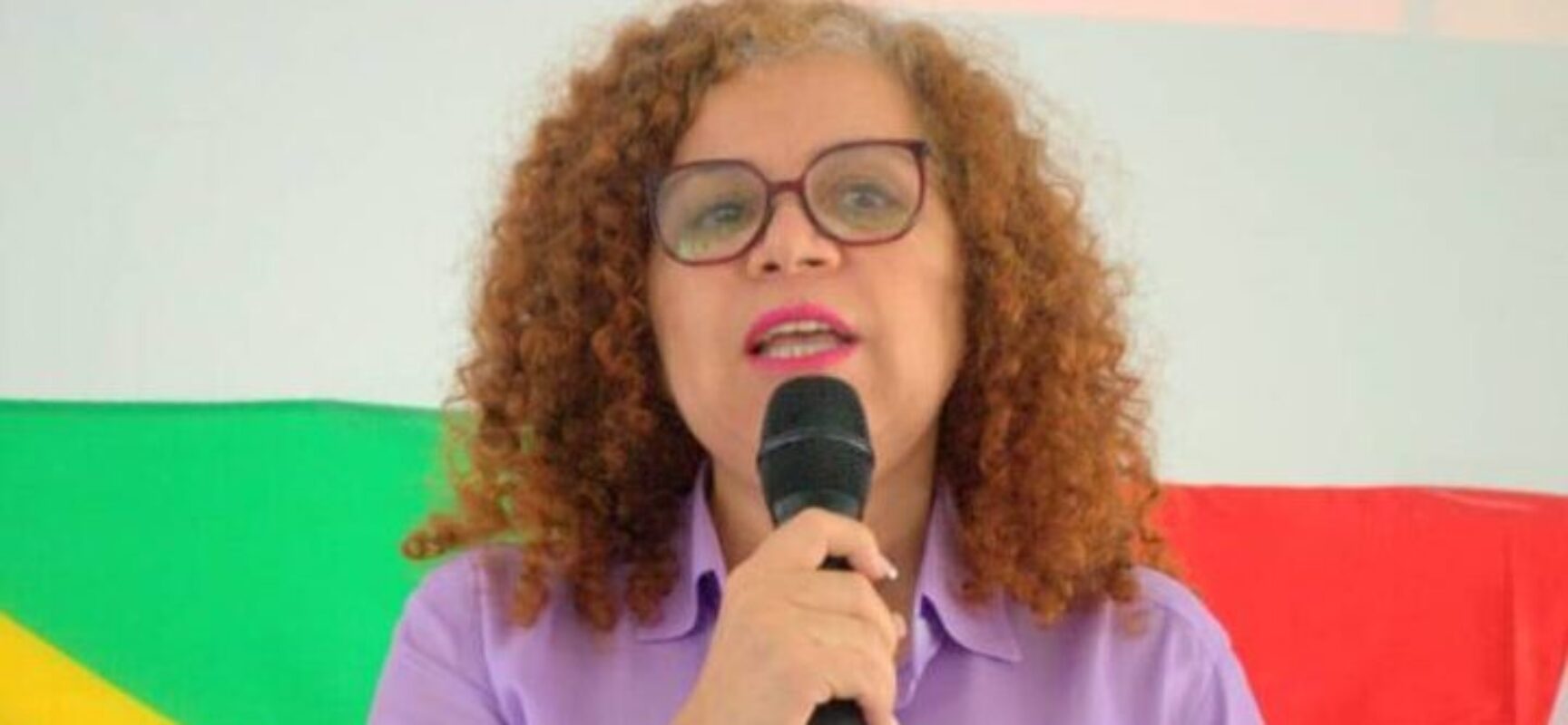 Vereadora Enilda realiza prestação de contas do mandato e homenageia Carmelita; evento teve mensagem do governador