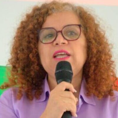 Vereadora Enilda realiza prestação de contas do mandato e homenageia Carmelita; evento teve mensagem do governador