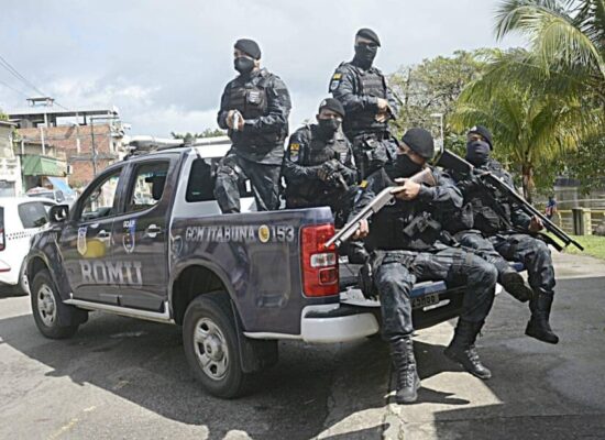 Guardas municipais que agrediram vendedor ambulante em Salvador são afastados