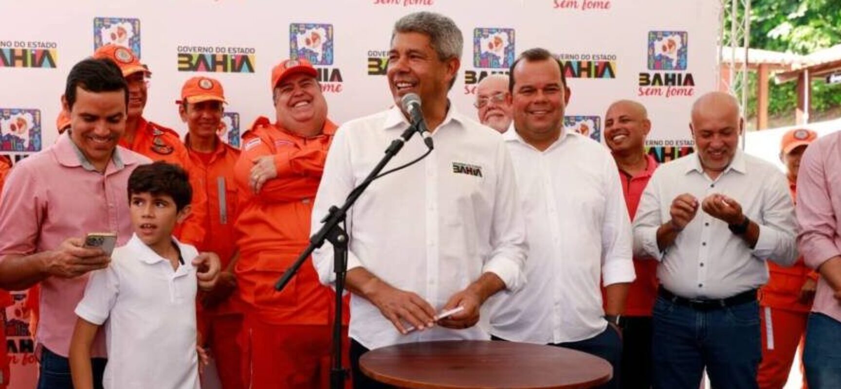 *Jerônimo entrega novos veículos para reforçar operações de combate a incêndio, resgate, prevenção e fiscalização do Corpo de Bombeiros