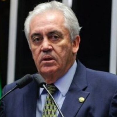 Wagner visita Otto Alencar após procedimento cardíaco e atualiza estado de saúde do senador