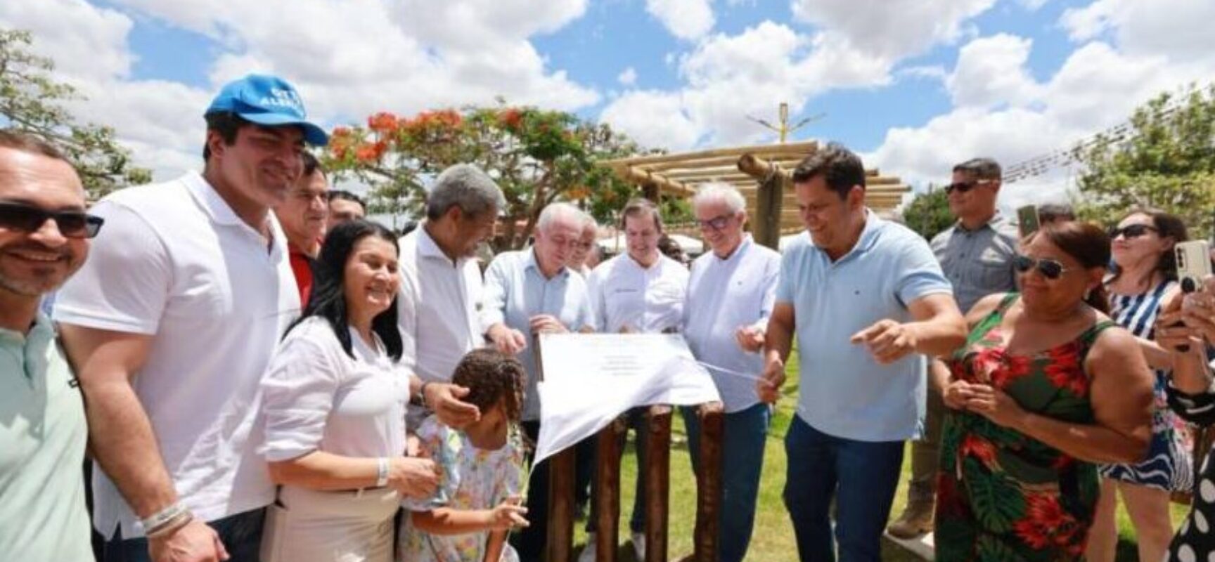 Jerônimo inaugura obras e autoriza novos investimentos para Ruy Barbosa