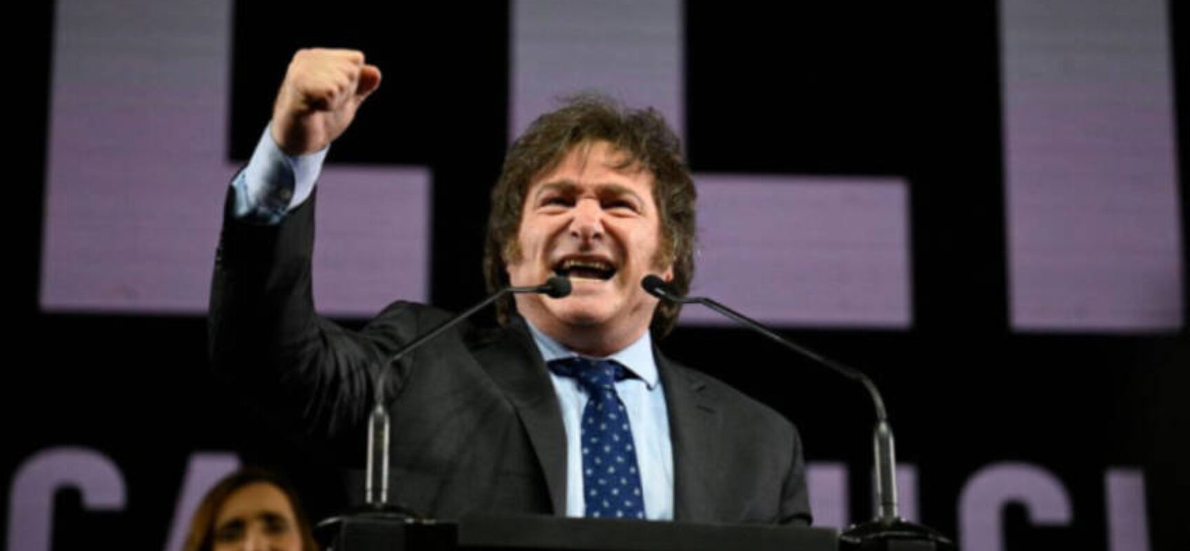 Senado da Argentina aprova reforma trabalhista proposta por Milei com jornada de 12 horas