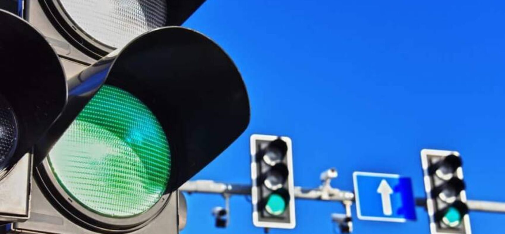 Mesmo em fase de teste, novos semáforos da Avenida Manoel Chaves  em Itabuna funcionam plenamente.