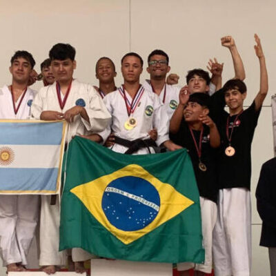 Karatecas baianos de comunidade quilombola conquistam medalhas em torneio no Chile