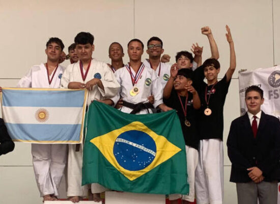 Karatecas baianos de comunidade quilombola conquistam medalhas em torneio no Chile