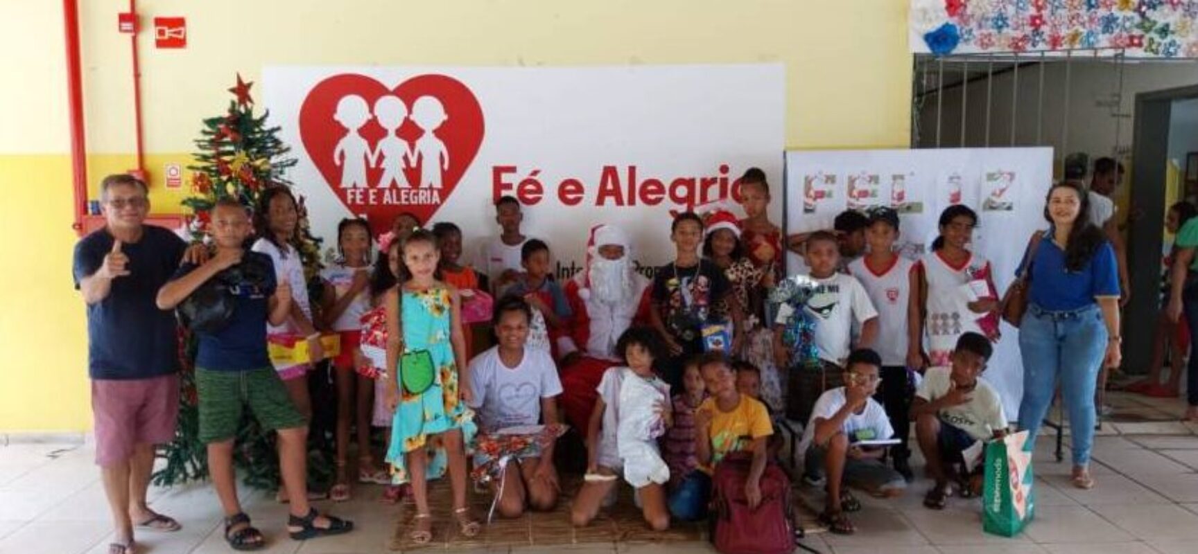 Agência Correios Ilhéus realiza café da manhã e entrega Presentes de Natal na Escola Fé e Alegria, NSV