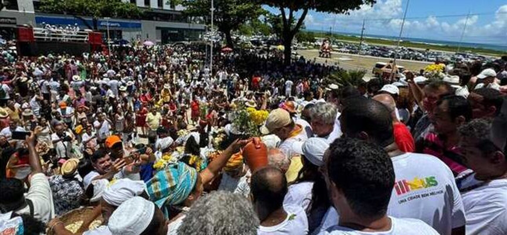 Ilhéus atrai fiéis e turistas para celebrar Lavagem das Escadarias da Catedral de São Sebastião