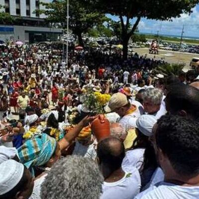 Ilhéus atrai fiéis e turistas para celebrar Lavagem das Escadarias da Catedral de São Sebastião