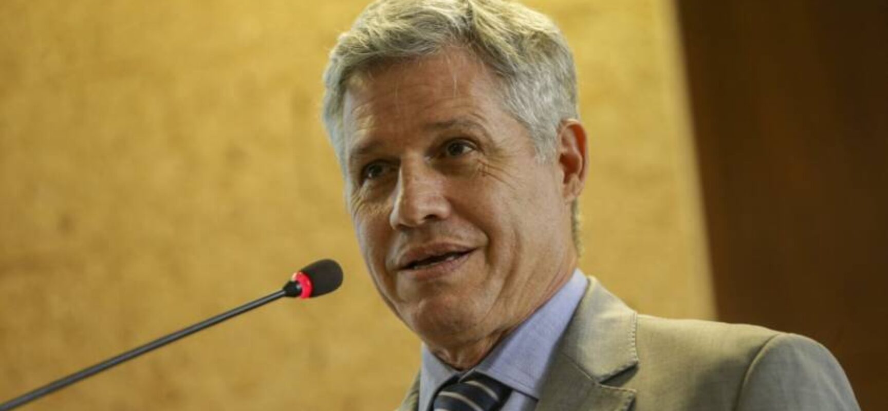 Em evento do MST, ministro diz que tem pressa para retomar reforma agrária