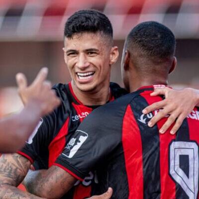 Vitória vence a Juazeirense e retoma a liderança do Baianão