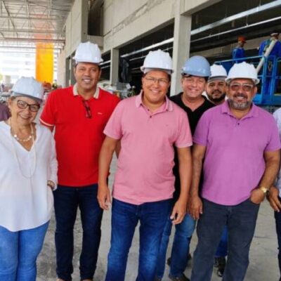 Prefeito Augusto Castro visita obras da primeira loja da Rede Atakarejo
