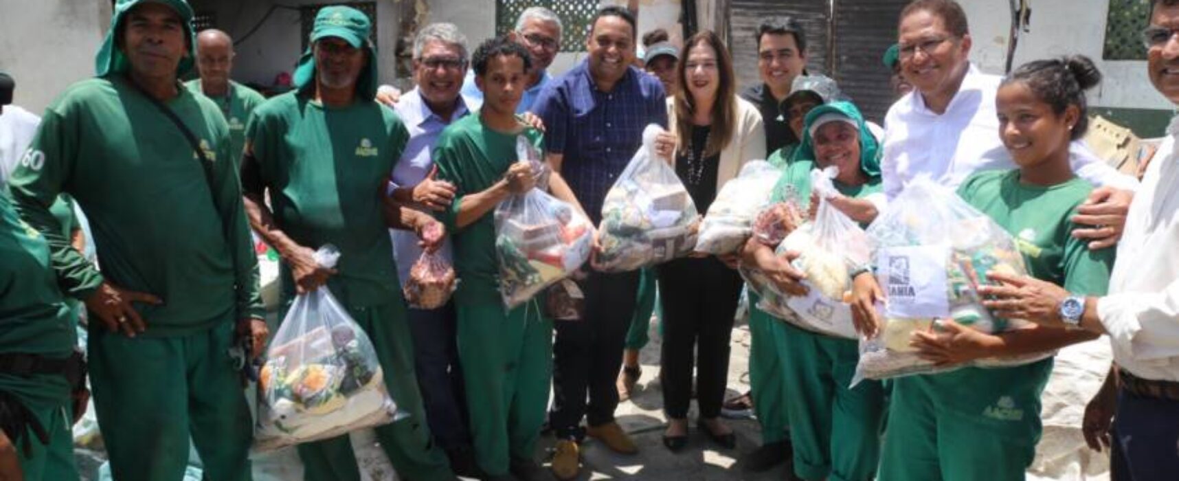 Governo do Estado doa kits e equipamentos para a Central de Triagem da Coleta Seletiva sinistrada em Itabuna