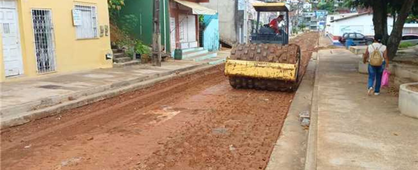 Prefeitura de Ilhéus inicia trabalho de pavimentação asfáltica na Rua Santarém e Jardim Pontal
