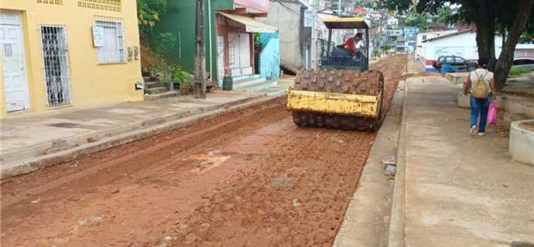 Prefeitura de Ilhéus inicia trabalho de pavimentação asfáltica na Rua Santarém e Jardim Pontal