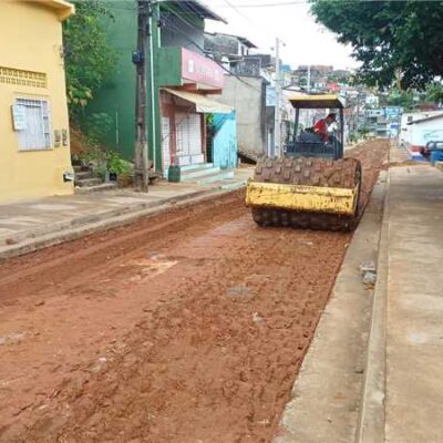 Prefeitura de Ilhéus inicia trabalho de pavimentação asfáltica na Rua Santarém e Jardim Pontal
