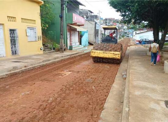 Prefeitura de Ilhéus inicia trabalho de pavimentação asfáltica na Rua Santarém e Jardim Pontal