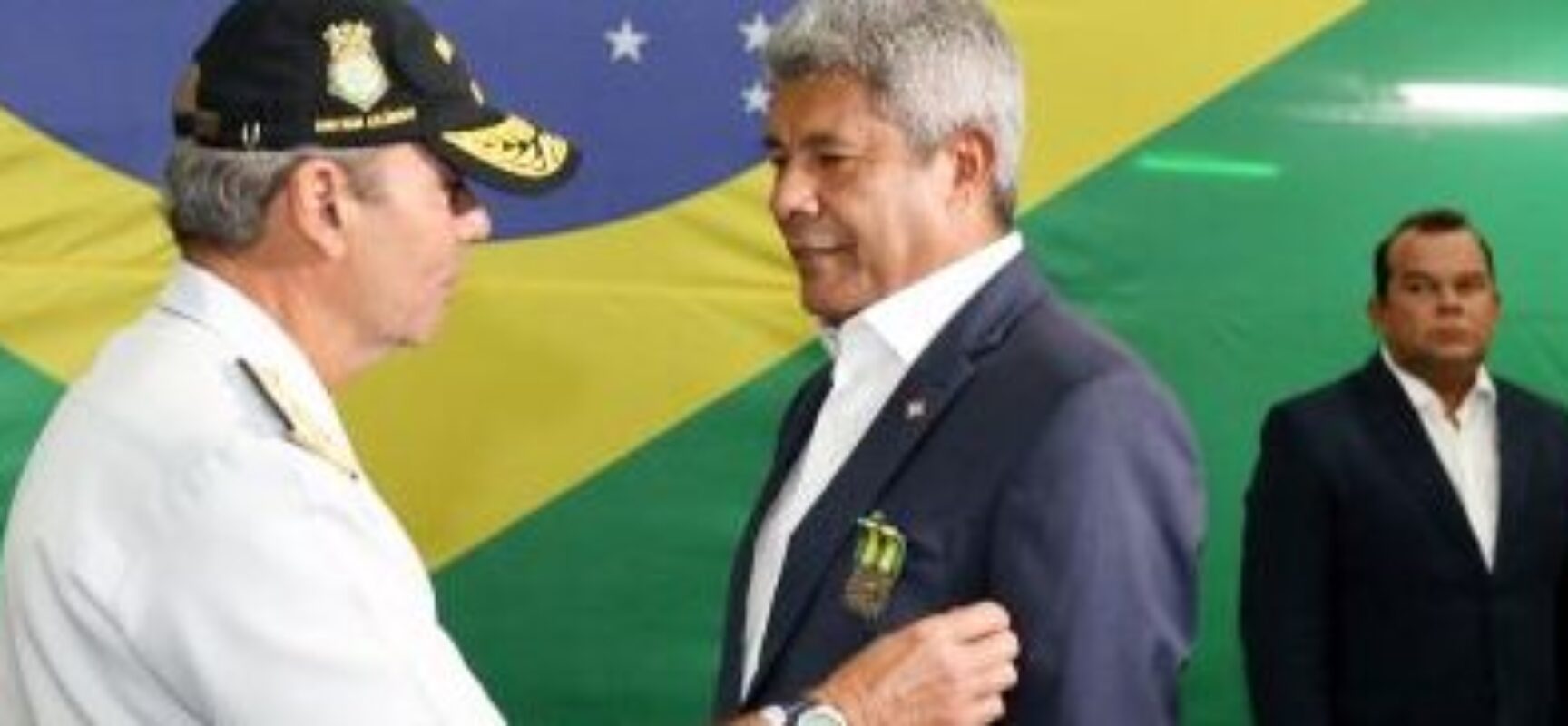 Governador recebe Medalha Mérito Tamandaré em cerimônia no Porto de Salvador