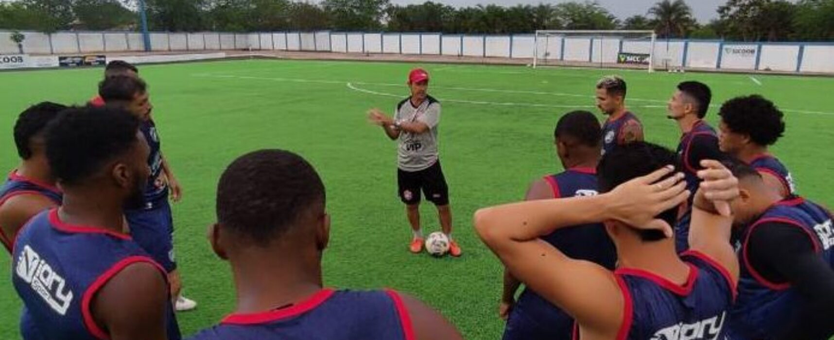 BARCELONA DE ILHÉUS: Técnico Betinho prega inteligência na primeira partida da semifinal contra o Vitória