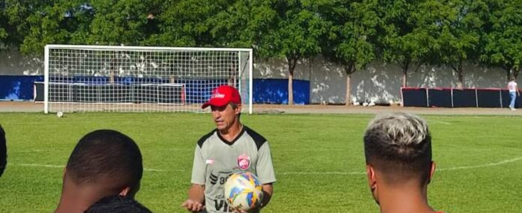 Técnico Betinho garante Barcelona na Série D do Brasileiro de 2025 
