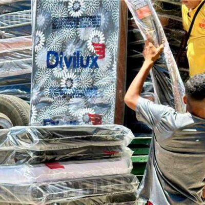 Prefeitura de Ilhéus continua entrega de colchões para famílias atingidas pelas chuvas