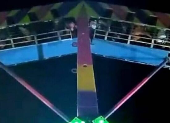Prefeitura de Eunápolis interdita parque de diversões após brinquedo “travar” no ar