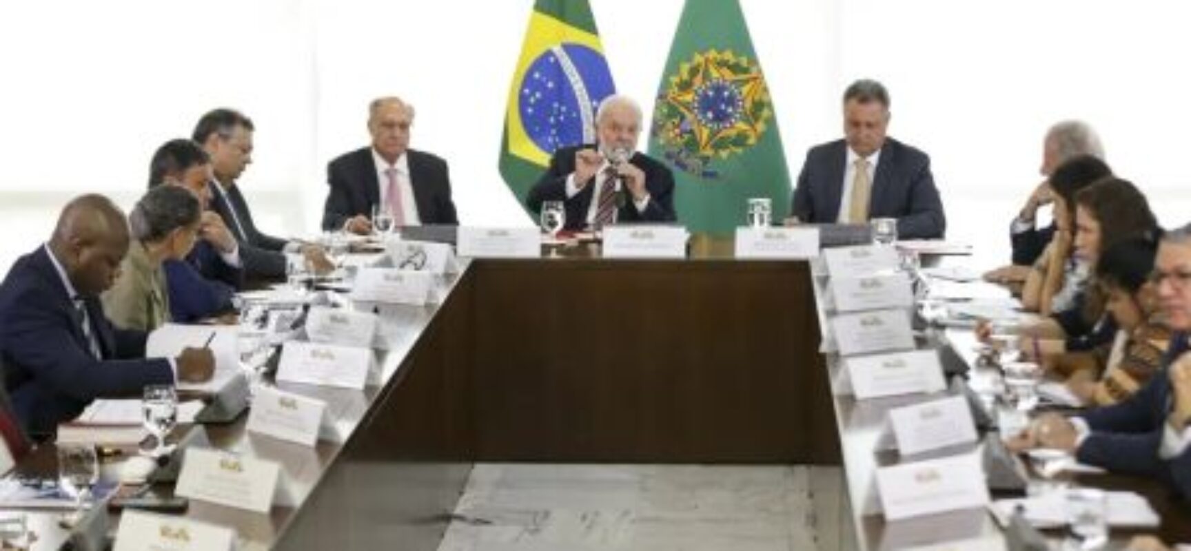 Lula defende uso do poder da máquina pública contra garimpo ilegal