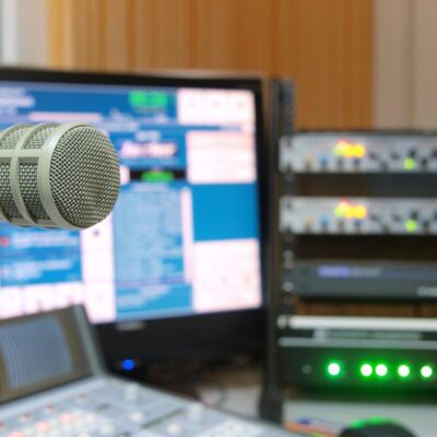Nova lei permite que emissoras de rádio atuem como sociedades unipessoais