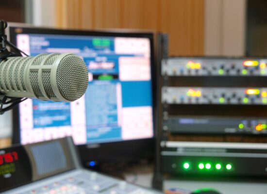 Nova lei permite que emissoras de rádio atuem como sociedades unipessoais