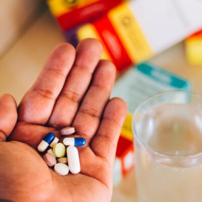 PL considera infração sanitária a publicação de texto que estimule a automedicação