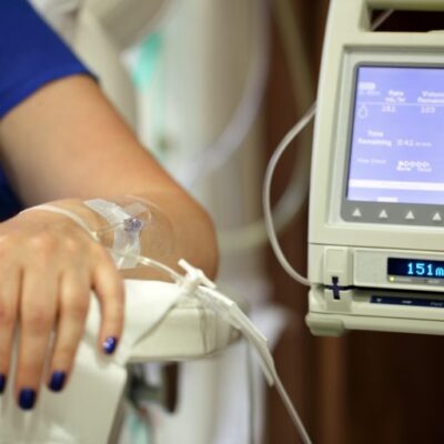 Projeto dispensa licitação para compra de medicamentos contra o câncer