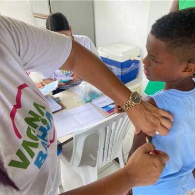 Ilhéus recebe primeira remessa de doses da vacina contra a dengue