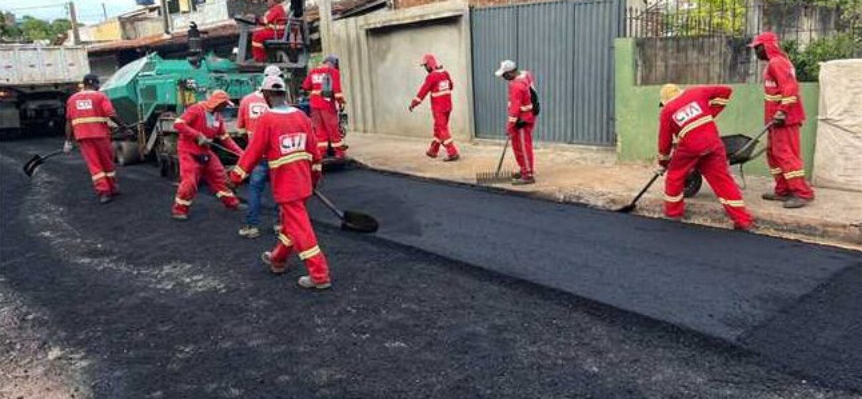Prefeitura de Ilhéus realiza pavimentação asfáltica na Rua Santarém Prefeitura de Ilhéus realiza pavimentação asfáltica na Rua Santarém