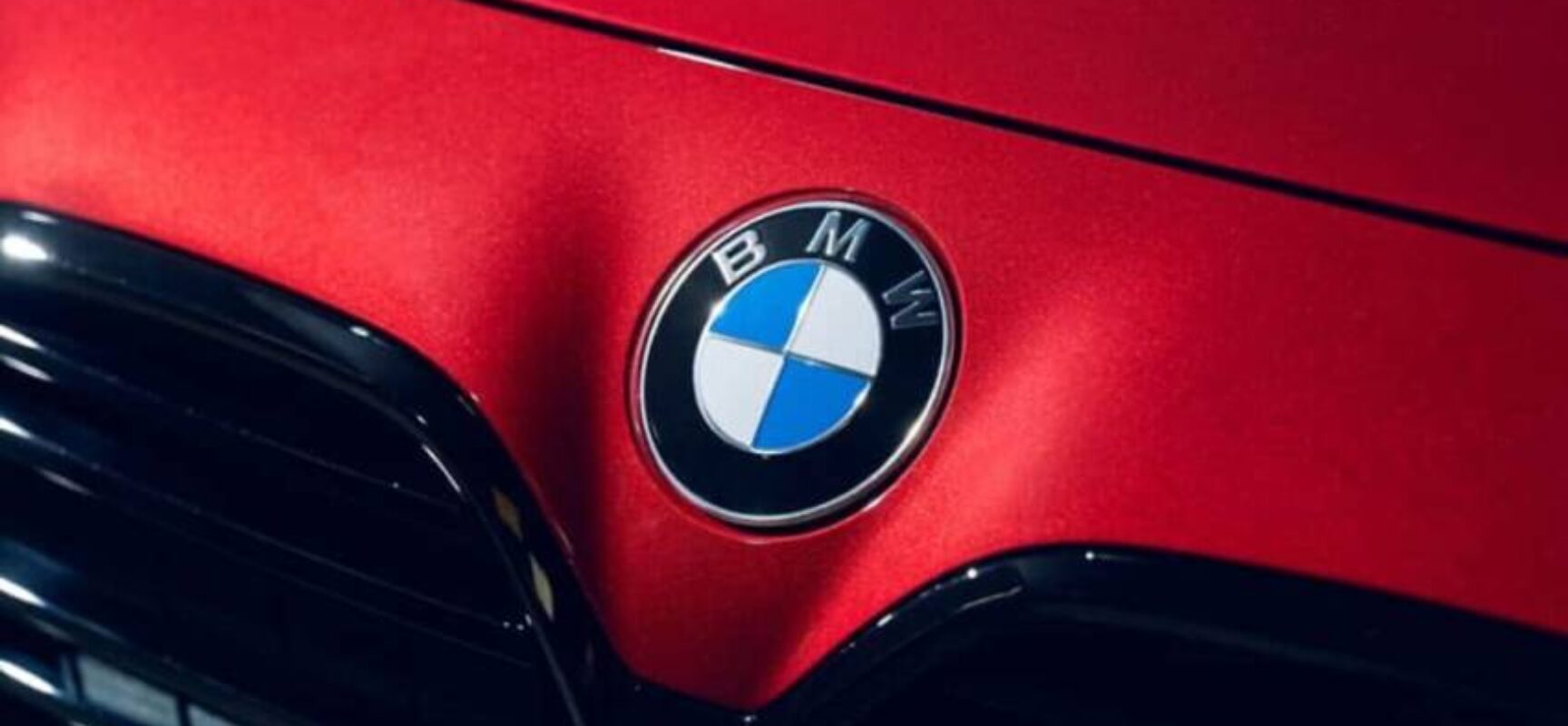 Erro de vírgula em propaganda resulta em indenização a dono de BMW, diz Portal