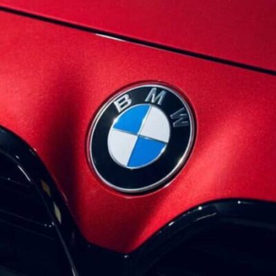 Erro de vírgula em propaganda resulta em indenização a dono de BMW, diz Portal