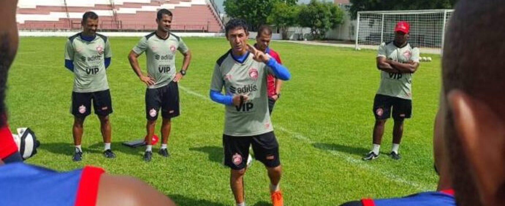 BARCELONA DE ILHÉUS: Betinho recorre às repetições para “sofrer menos”